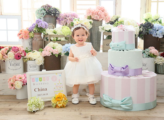 1歳の誕生日はお祝い行事とスタジオ撮影で