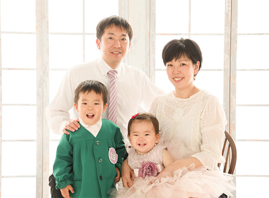 卒園卒業・入園入学幸せメッセージ｜初めて家族四人の笑顔の写真が撮れました