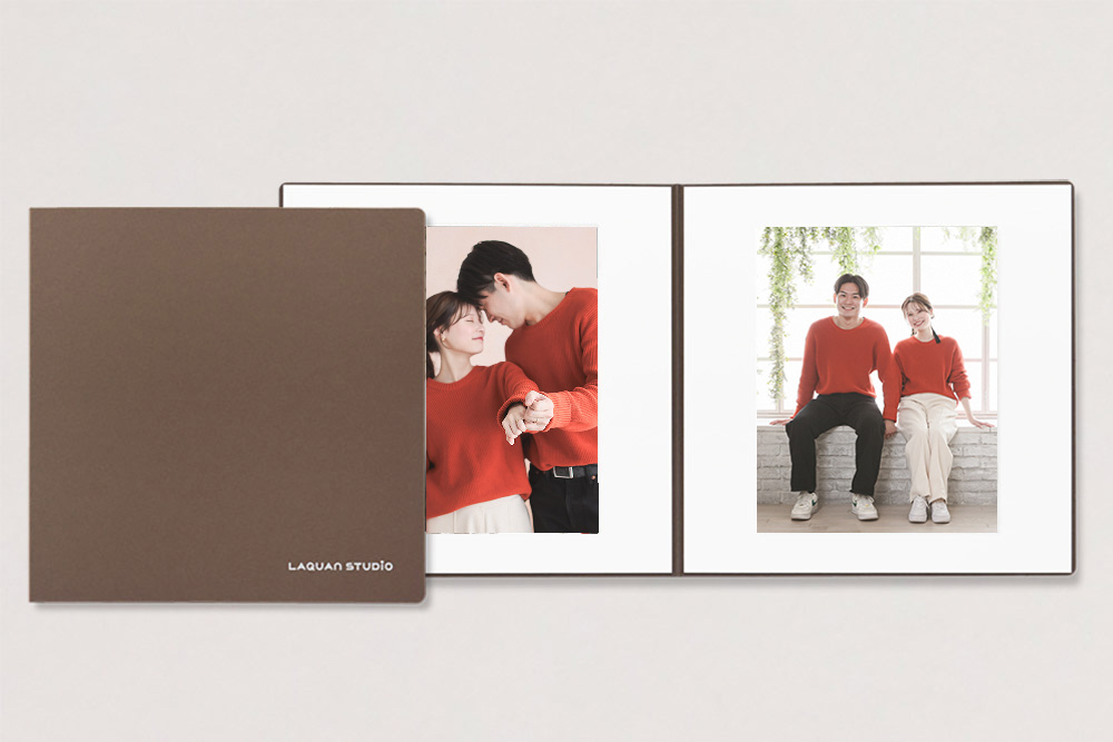 キャビネ写真2枚(台紙付)