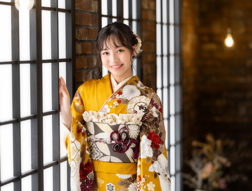 ひいな振袖 芥子色