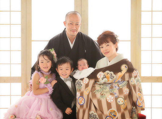 お宮参り記念スタッフブログ｜生後1ヶ月で家族写真＾＾♡